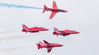 Red Arrows, 13 Temmuz 2024 'te İngiltere' nin Merseyside şehrinde görülen Southport hava gösterisinde Diamond sezonunda Rollbacks 'i seslendirdi..