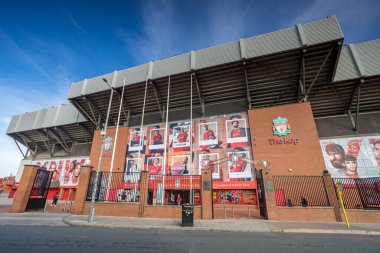 27 Ekim 2024 'te Liverpool' daki Anfield Stadyumu 'ndaki Kop standında Walton Breck Yolu' na bakıyorum..
