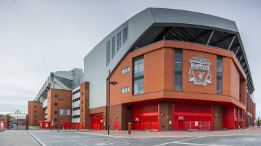 27 Ekim 2024 'te Liverpool' daki ünlü Shankly Gates Stadyumu 'nun çok görüntülü HDR panoraması.