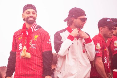 Mo Salah ve Dominik Szoboszlai Liverpool Premier Lig şampiyonları geçit töreninde