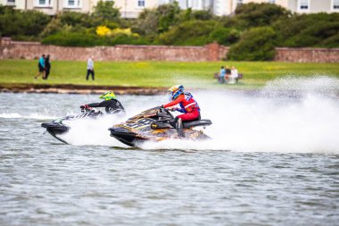 14 Haziran 2025 'te İngiltere' deki Liverpool yakınlarındaki Crosby 'de düzenlenen British Jet Ski Yarış Şampiyonası' nda jet ski yarışı..
