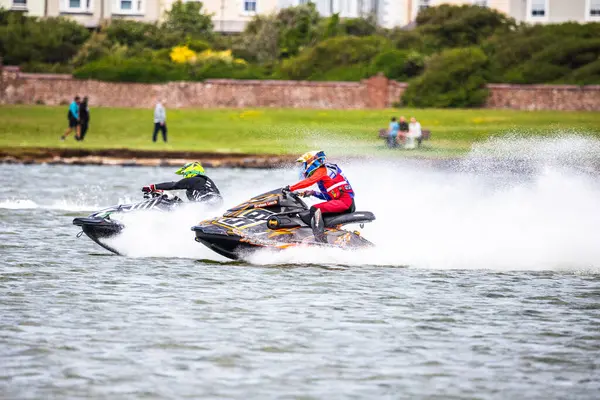 14 Haziran 2025 'te İngiltere' deki Liverpool yakınlarındaki Crosby 'de düzenlenen British Jet Ski Yarış Şampiyonası' nda jet ski yarışı..