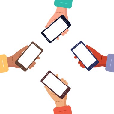 Telefonları olan eller. İnternet 'te bilgi ve eylemler.