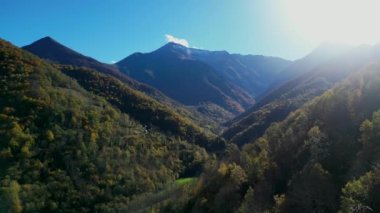 Dağ aracı manzarası, Seintein, la Parade, Ariege, Fransa. Yüksek kalite 4k görüntü