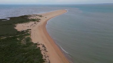 Pointe de Aiguillon sahilinin havadan görünüşü, La Faute-sur-Mer, Vendee, Fransa. Yüksek kalite 4k görüntü