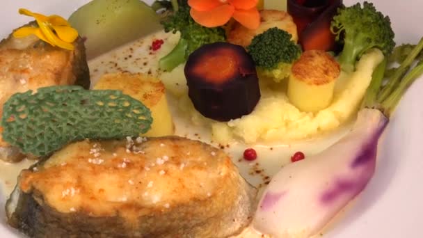 Recipe Cod Steak Mashed Potatoes Its Farandole Vegetables Parsnip Turnip — Vídeo de stock