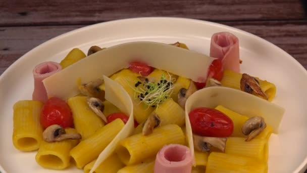 Recette Pâtes Rigatoni Crème Courge Chiatsu Jambon Tomate Champignons Parmesan — Video