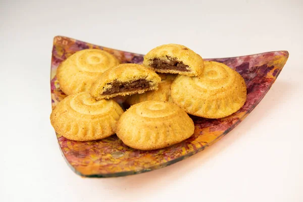 대추야자 견과류 곁들인 전통적 Eid Maamoul Mumoul Cookies Aid Fitr 로열티 프리 스톡 사진