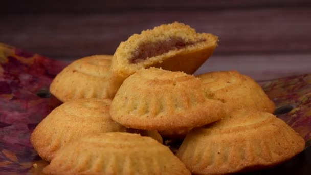 대추야자 견과류 곁들인 전통적 Eid Maamoul Mumoul Cookies Aid Fitr — 비디오