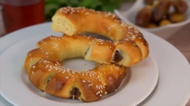 Halep 'li Tarif Maarouk, tarih yapıştırıcılı yumuşak brioche, yüksek kaliteli video