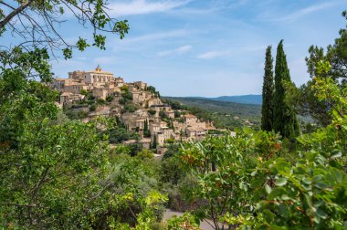 Gordes, Vaucluse, Provence, Fransa köyüne bakın. Yüksek kalite fotoğraf