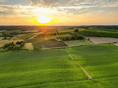 Gün doğumunda hava harekatı, Entre deux mers, Gironde. Yüksek kalite fotoğraf