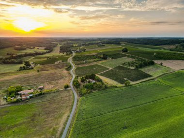 Gün doğumunda hava harekatı, Entre deux mers, Gironde. Yüksek kalite fotoğraf