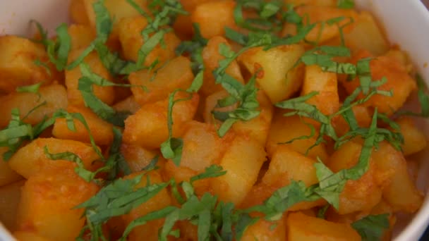 Lebanese Recipe Voor Spicy Potatoes Battata Hara Garlic Coriander Paprika — Stockvideo