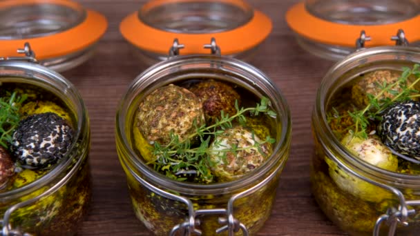 Recipe Voor Labneh Cheese Bolls Met Dry Mint Black Witsesame — Stockvideo