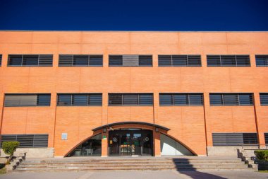 Getafe, Madrid, İspanya 11-19-2023, Carlos Madrid Üniversitesi Hukuk Fakültesi, Sosyal Bilimler, yüksek kaliteli fotoğraf barındıran Getafe Kampüsü manzaralı