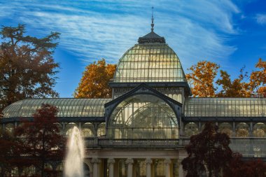 Palacio de Cristal in the Parque del Retiro, Madrid, İspanya, yüksek kaliteli fotoğraf