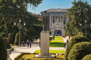 Ulusal Prado Müzesi cephesi, Madrid 'in en önemli müzesi ve dünyanın en önemli sanat müzelerinden biri. Madrid İspanya. Yüksek kalite fotoğraf