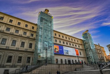 MADRID, SPAIN 18 Kasım 2023, Museo Art Reina Sofiia Meydanı, Central Madrid. Burası Spains Ulusal 20. yüzyıl sanat müzesi, yüksek kaliteli fotoğraf.