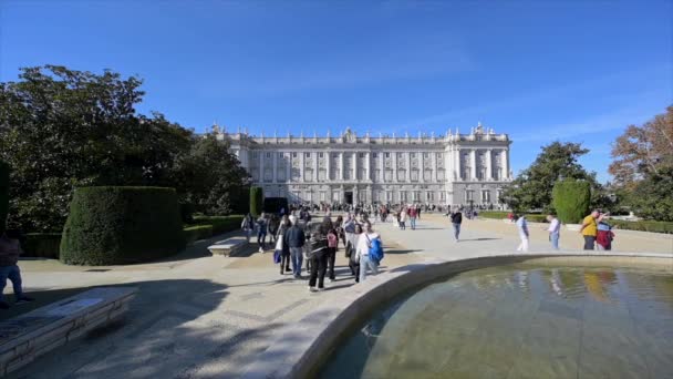 Madrid Spanya Ekim 2022 Güneşli Bir Günde Kraliyet Sarayı Önünde — Stok video