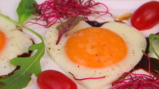 Recipe Fried Eggs Pomegranate Molasses Cut Hearts Stars Flowers High — Stock Video