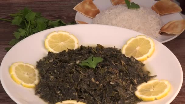 Lebanese Recipe Mouloukhia Melokhiyah Corete Leaf Coriander Rice Chicken Grilled — Stock Video