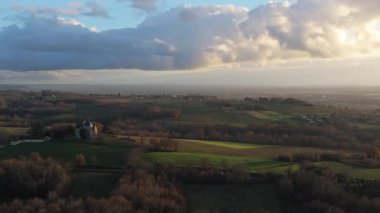 Bordeaux Vineyard kışın hava manzaralı, Entre deux mers, Langoiran. Yüksek kalite 4k görüntü