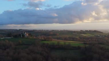 Bordeaux Vineyard kışın hava manzaralı, Entre deux mers, Langoiran. Yüksek kalite 4k görüntü