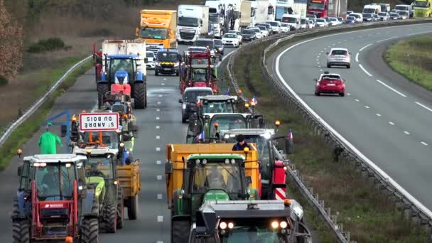 2024年1月29日 フランス ボルドー 農民デモンストレーション ラングン通行料広場の封鎖 A62高速道路でのスナックメール運行 高品質の4K映像 — ストック動画