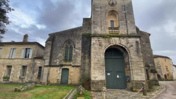 Εμβληματική Άποψη Της Εκκλησίας Στη Μεσαιωνική Πόλη Rions Gironde Γαλλία — Αρχείο Βίντεο