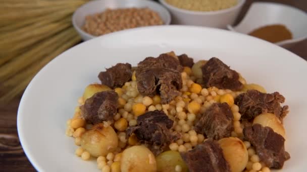 Moughrabieh Lübnan Mutfağında Çok Sevilen Bir Yemektir Beef Küçük Soğanlı — Stok video