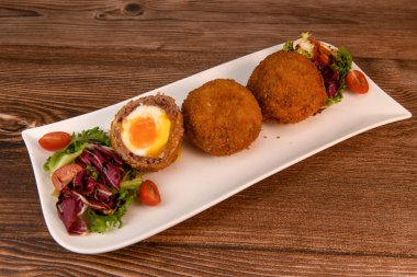 Çürümüş bir yumurta ile doldurulmuş köfte köfteleri için ceza makbuzu. Yüksek kalite fotoğraf