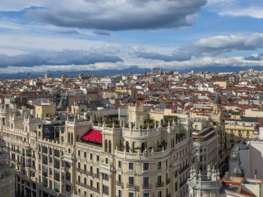 Gran Via 'nın panoramik hava manzarası, Madrid' in ana alışveriş caddesi, İspanya 'nın başkenti, Avrupa, yüksek kaliteli fotoğraf