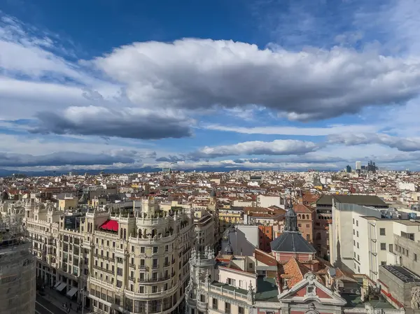 Gran Via 'nın panoramik hava manzarası, Madrid' in ana alışveriş caddesi, İspanya 'nın başkenti, Avrupa, yüksek kaliteli fotoğraf