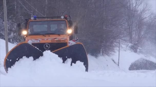 Снегоуборочная Машина Машины Уборки Снега Пиренеи Франция Высокое Качество Кадров — стоковое видео