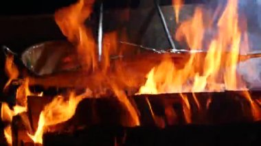 Odun ateşinde kavrulmuş kek, Pirenes-Atlantik, Fransa. Yüksek kalite 4k görüntü