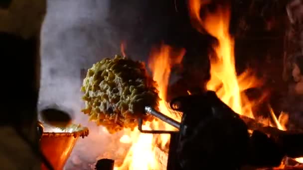 Odun Ateşinde Kavrulmuş Kek Pirenes Atlantik Fransa Yüksek Kalite Görüntü — Stok video