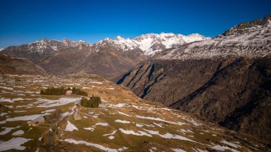 Gavarnie yakınlarındaki Pirenes dağlarının üzerinde gün batımı, yüksek kalite 4K görüntü.