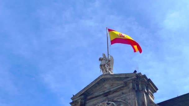 Close View Espanha Bandeira Acenando Vento Madrid Imagens Alta Qualidade — Vídeo de Stock