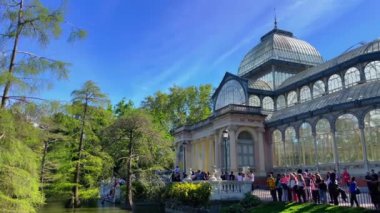 Madrid, Parque del Retiro, Alfonso XII anıtı, İspanya, yüksek kaliteli 4K görüntü