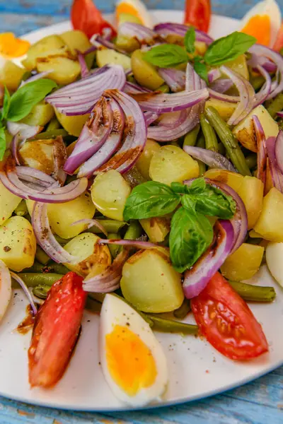 Stock image Fresh salad, green beans, small potatoes, egg, tomato, basil, red onions and balsamic vinaigrette. High quality photo