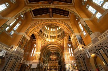 Lisieux 'daki Basilica Sainte Therese, Calvados Bölümü, Fransa. Yüksek kalite fotoğraf