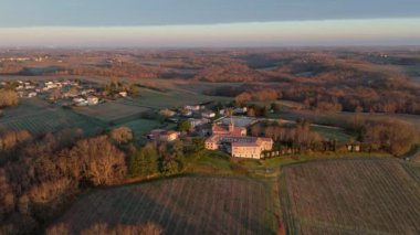 Bordeaux üzüm bağının kışın hava manzarası, Rions, Gironde, Fransa. Yüksek kalite 4k görüntü