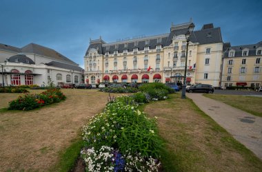 Kumarhane Bahçeli Grand Hotel de Cabourg. Yüksek kalite fotoğraf