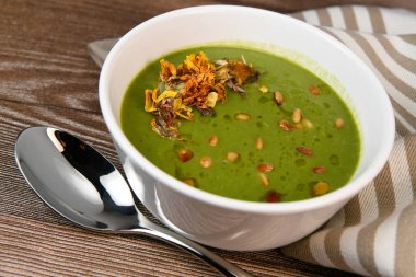 Çam fıstıklı, kurutulmuş çiçekli, yüksek kaliteli fotograflı Leec ve Patates Sosu 'nun makbuzu