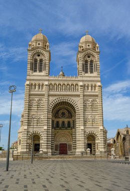 Marsilya, Fransa - 25 Mart 2024: Marsilya Katedrali Sainte-Marie-Majeure de Marsilya ya da De la Major Roma Katolik katedrali.