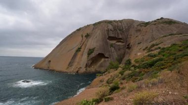 La Ciotat, Marsilya yakınlarındaki Fransız Rivierası, Anse du Sec ve kayalıklar denizi, yüksek kaliteli 4K görüntü.