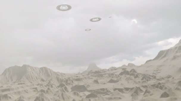 Флот Тарелок Нло Быстро Пролетает Над Пустынным Ландшафтом Фантастическая Концепция — стоковое видео