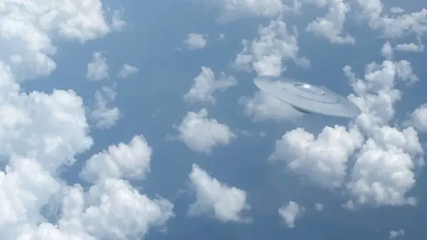 宇宙から地球に落ちる空飛ぶ円盤Ufo エイリアン侵略Sfコンセプト 2024 ストックフォト