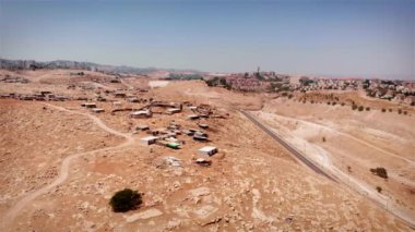 İsrail Şehri yakınlarındaki Bedevi Karakolu üzerindeki İHA görüntüleri. Maale Adumim Havacılık.